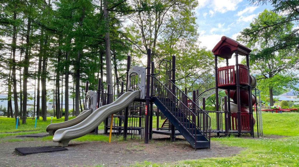 מתקני משחקים לילדים